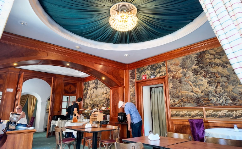 restaurant